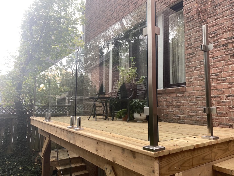 Glass deck railing installation, Toronto